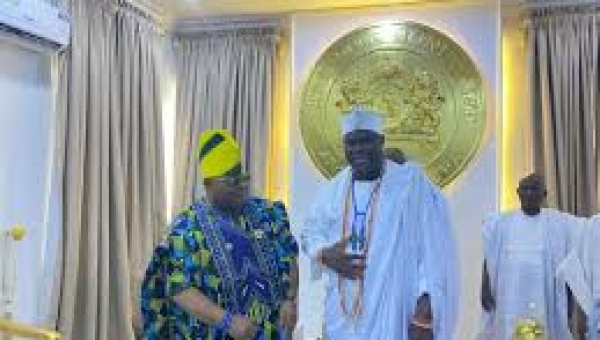 Ooni hosts Gov. Adeleke, seeks speedy completion of ongoing projects